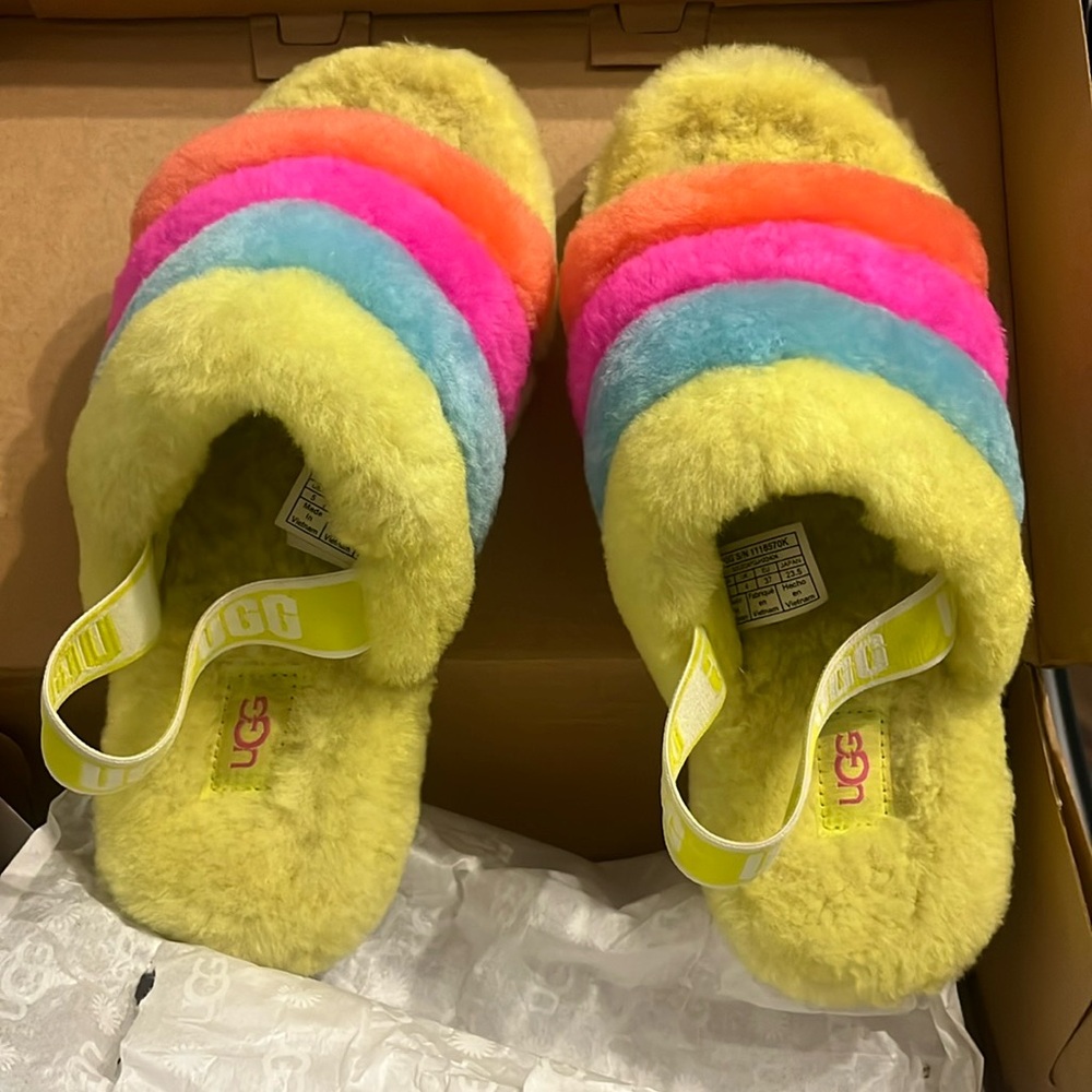 UGG YOUTH SLIDES